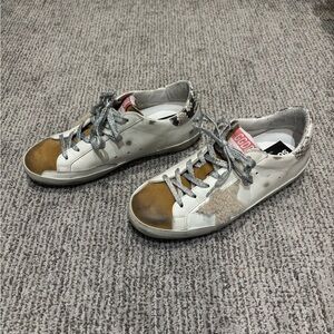 Golden Goose sneaker. 2 insoles (Sherpa and leather insole).